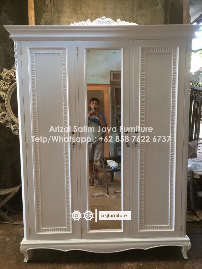Lemari Pakaian 3 Pintu Minimalis