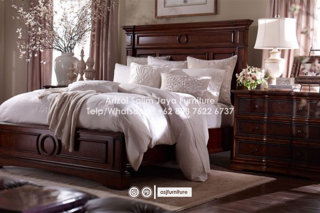 Tempat Tidur Klasik Jati Minimalis