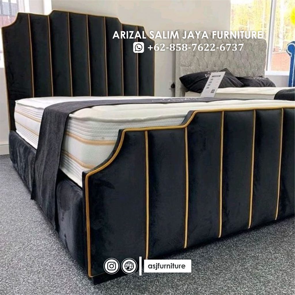 Tempat Tidur Sandaran Busa Hitam