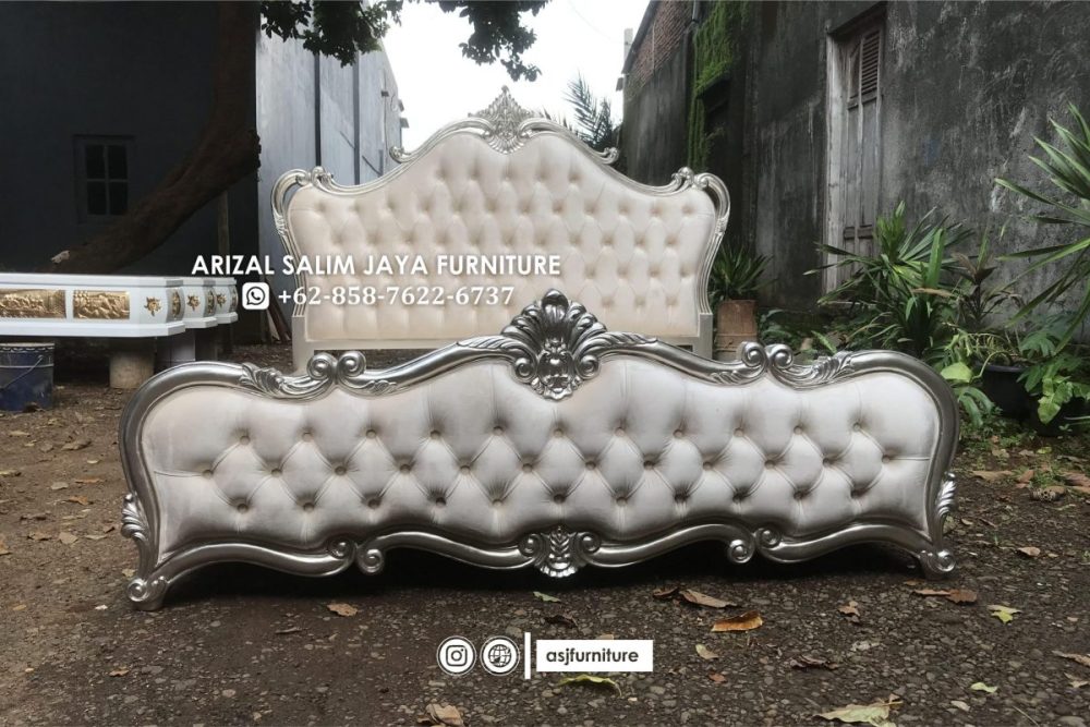 Tempat Tidur Sandaran Busa Klasik
