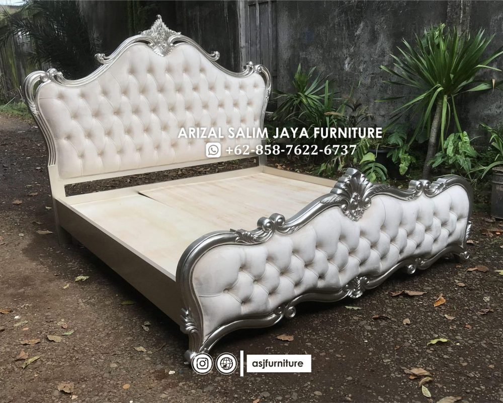 Tempat Tidur Sandaran Busa Klasik