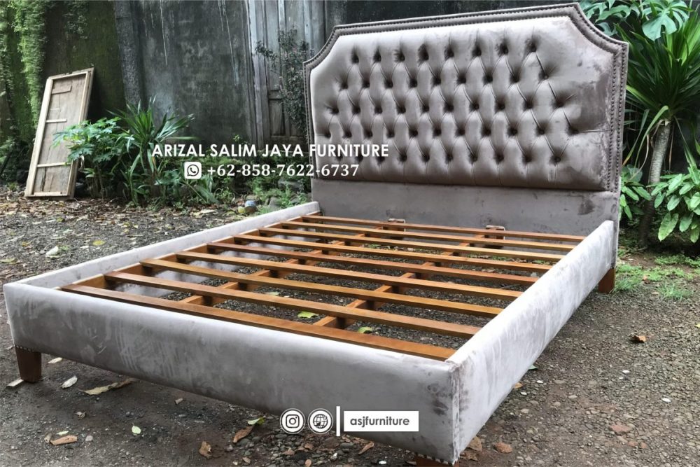 Tempat Tidur Sandaran Busa Minimalis