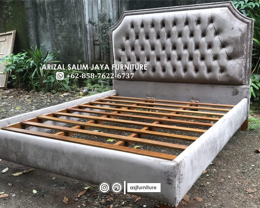 Tempat Tidur Sandaran Busa Minimalis