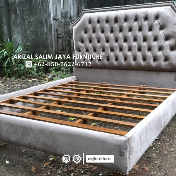 Tempat Tidur Sandaran Busa Minimalis