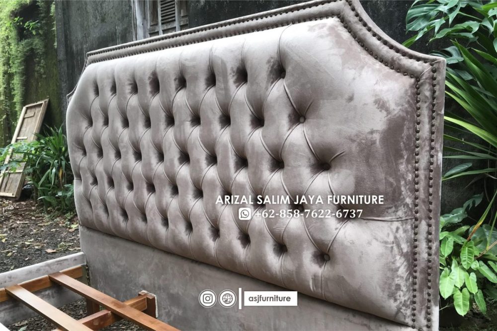 Tempat Tidur Sandaran Busa Minimalis