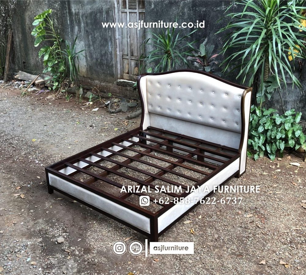 Tempat Tidur Jati Sandaran Tinggi