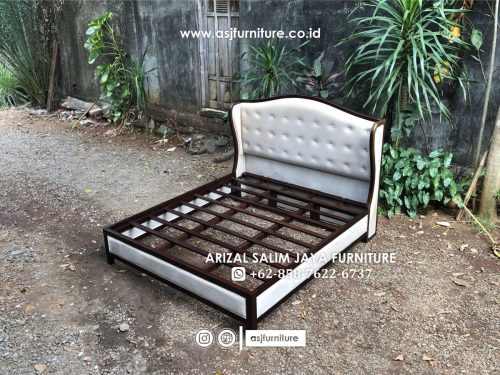 Tempat Tidur Jati Sandaran Tinggi Tempat Tidur Jati Sandaran Tinggi