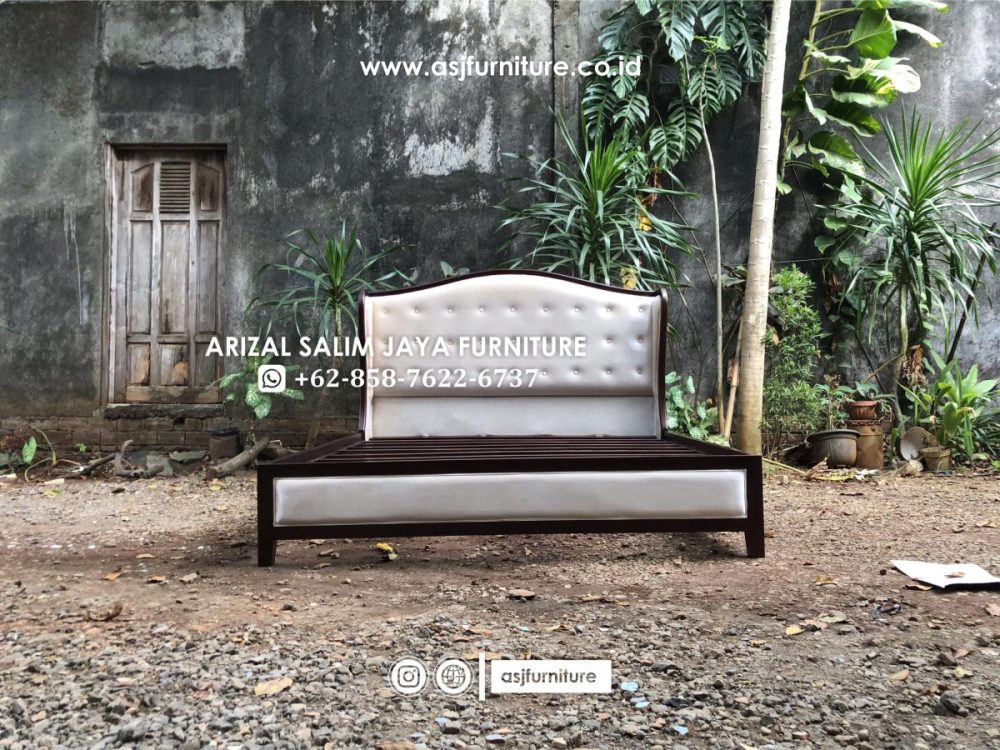 Tempat Tidur Jati Sandaran Tinggi