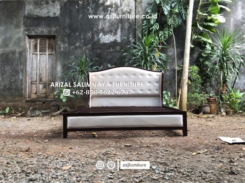 Tempat Tidur Jati Sandaran Tinggi Tempat Tidur Jati Sandaran Tinggi