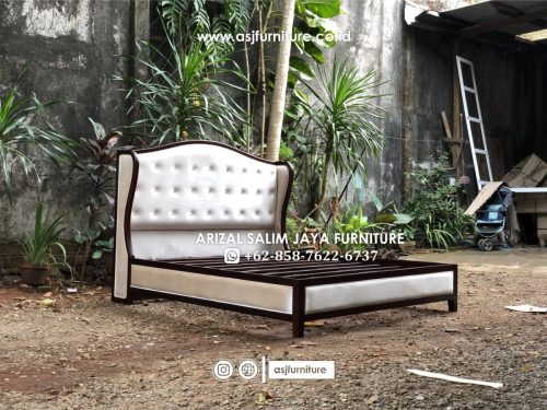 Tempat Tidur Jati Sandaran Tinggi Tempat Tidur Jati Sandaran Tinggi