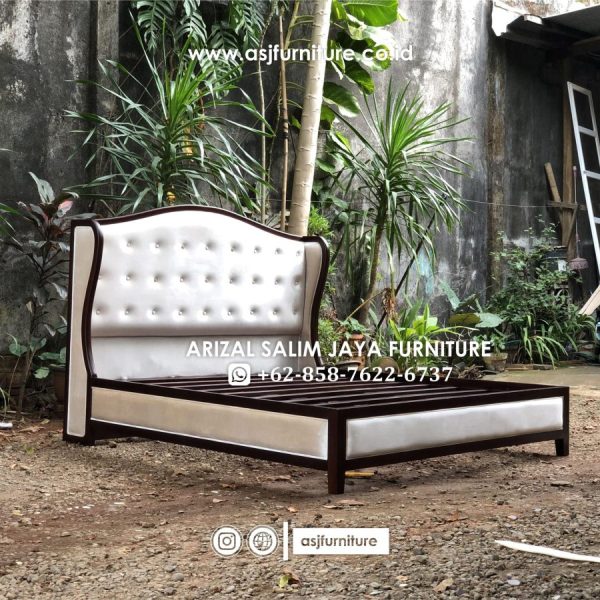 Tempat Tidur Jati Sandaran Tinggi