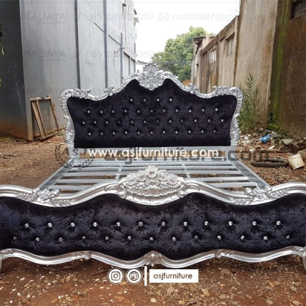Dipan Tempat Tidur Klasik Mewah