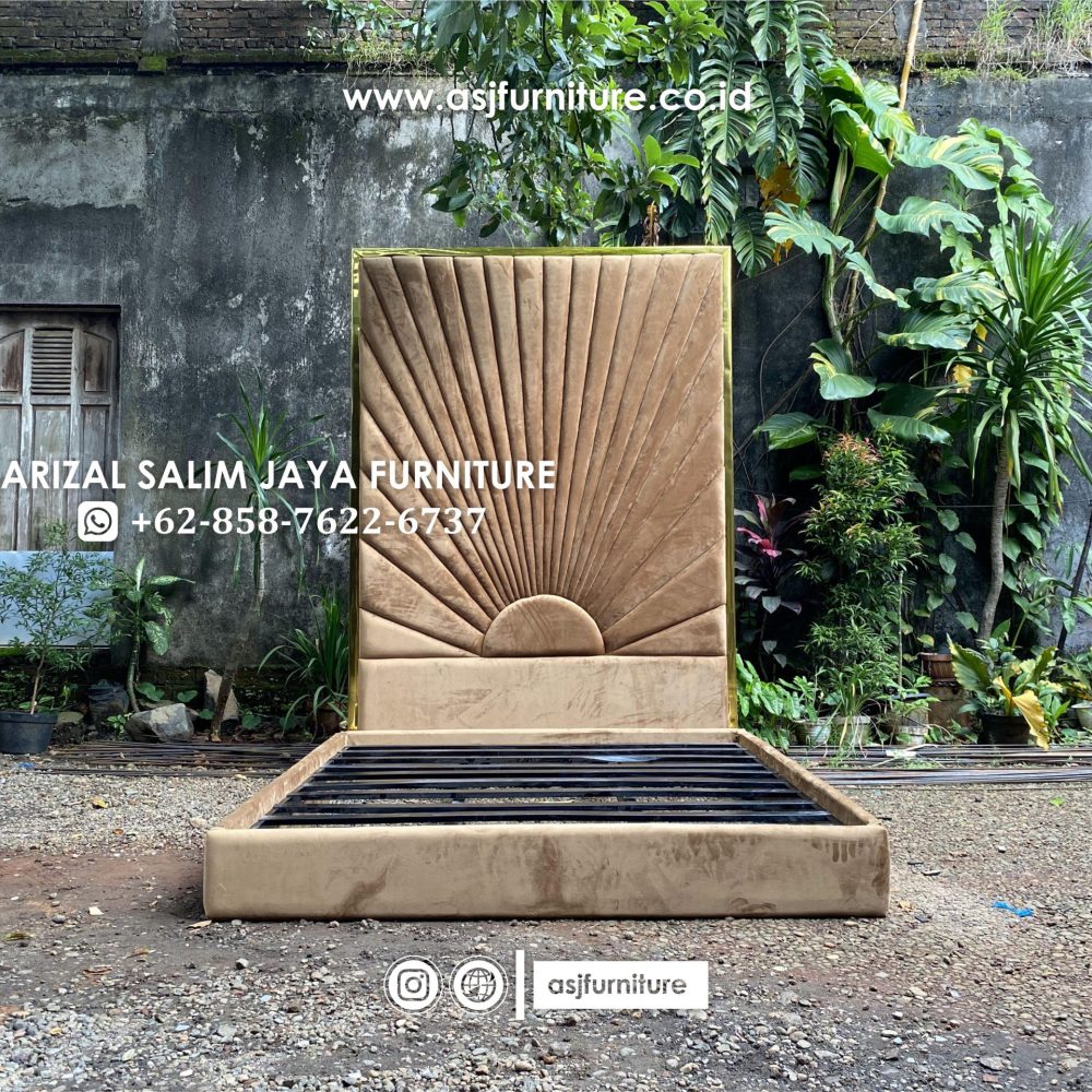 Dipan Tempat Tidur Mewah Sandaran Tinggi List Gold