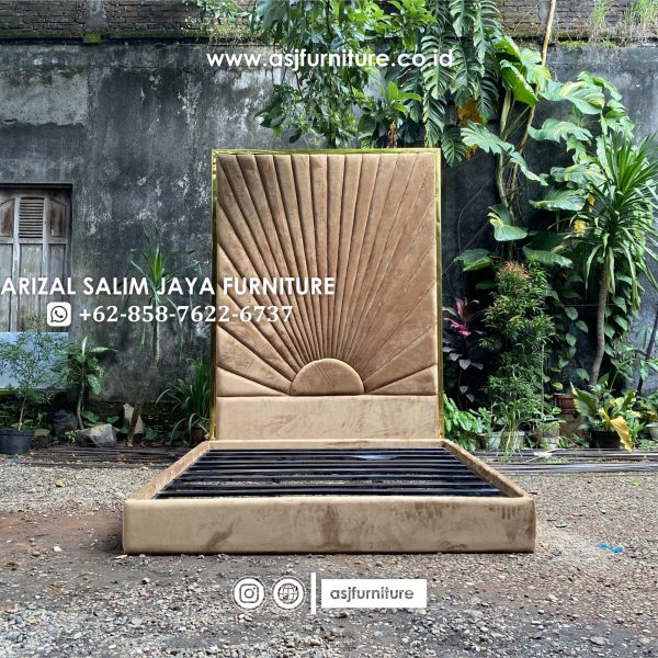 Dipan Tempat Tidur Mewah Sandaran Tinggi List Gold
