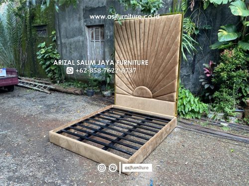 Dipan Tempat Tidur Mewah Sandaran Tinggi List Gold