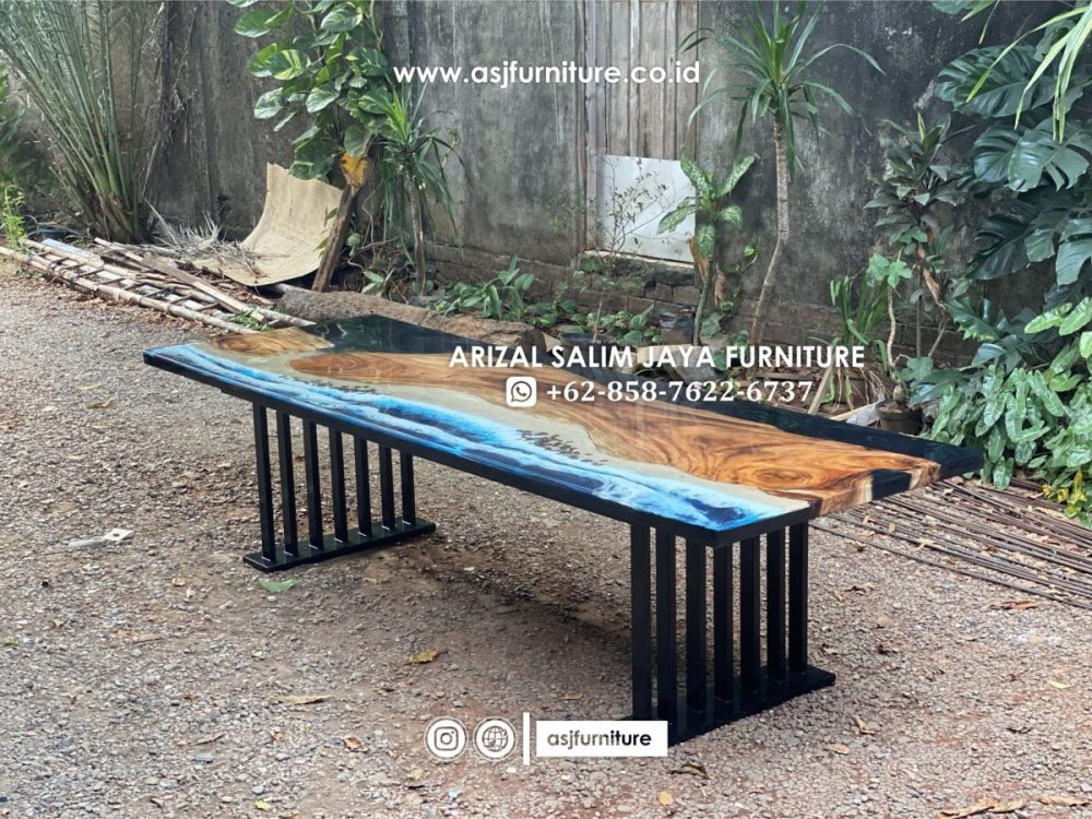 Meja Resin Trembesi Kaki Besi Panjang 3 Meter