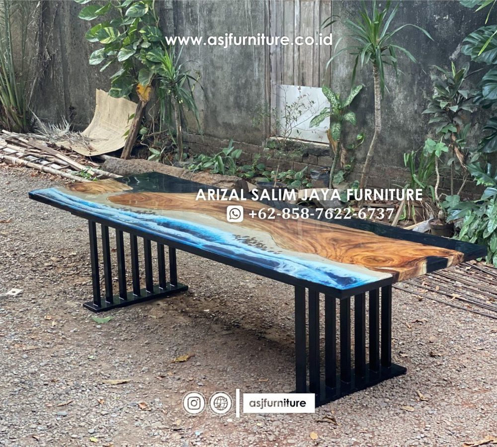Meja Resin Trembesi Kaki Besi Panjang 3 Meter