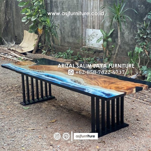 Meja Resin Trembesi Kaki Besi Panjang 3 Meter