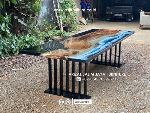 Meja Resin Trembesi Kaki Besi Panjang 3 Meter