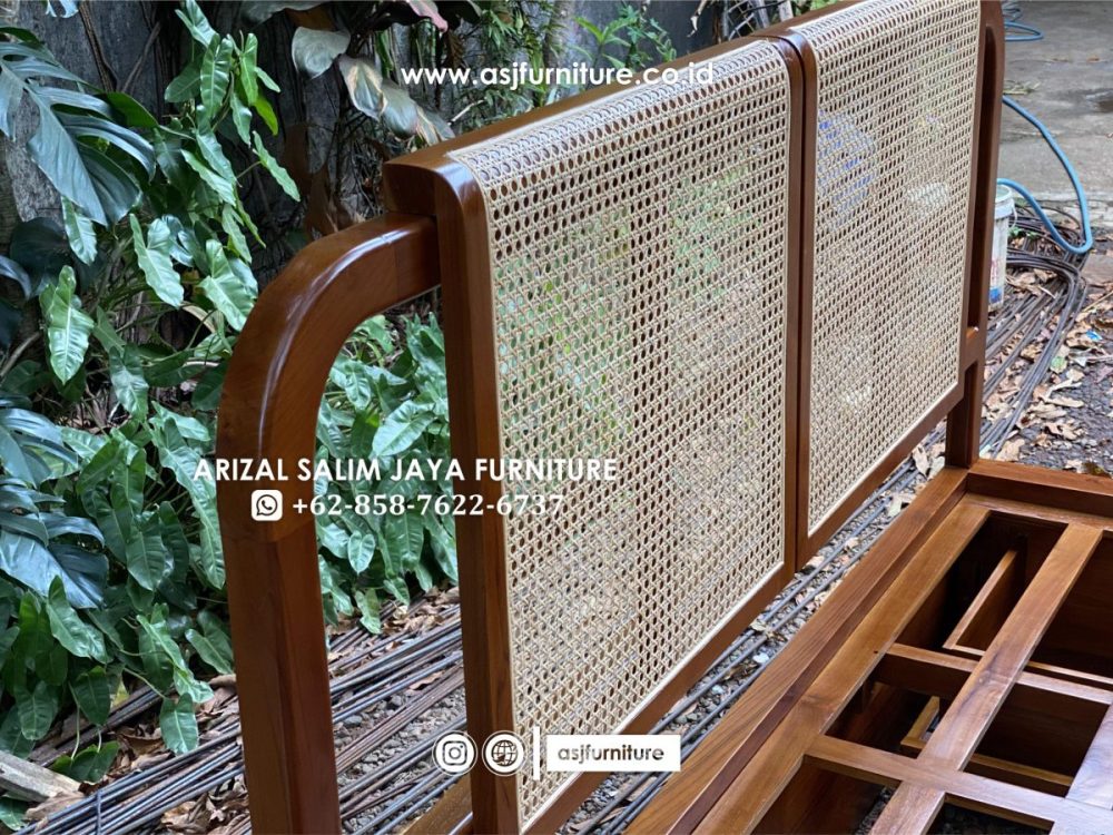 Set Dipan Tempat Tidur Jati Rotan Minimalis