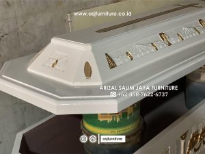 Peti Mati Kristen Ukir Perjamuan Kayu Mahoni Putih