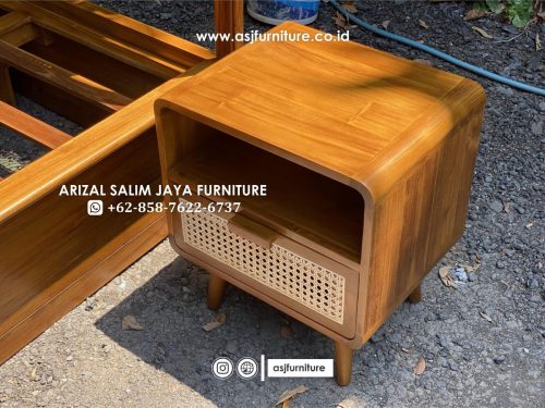 Ranjang Tidur Jati Sandaran Rotan Minimalis