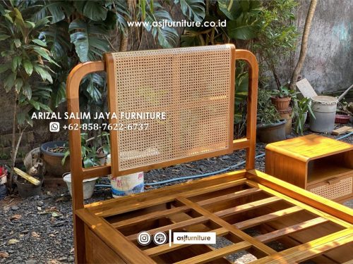 Ranjang Tidur Jati Sandaran Rotan Minimalis