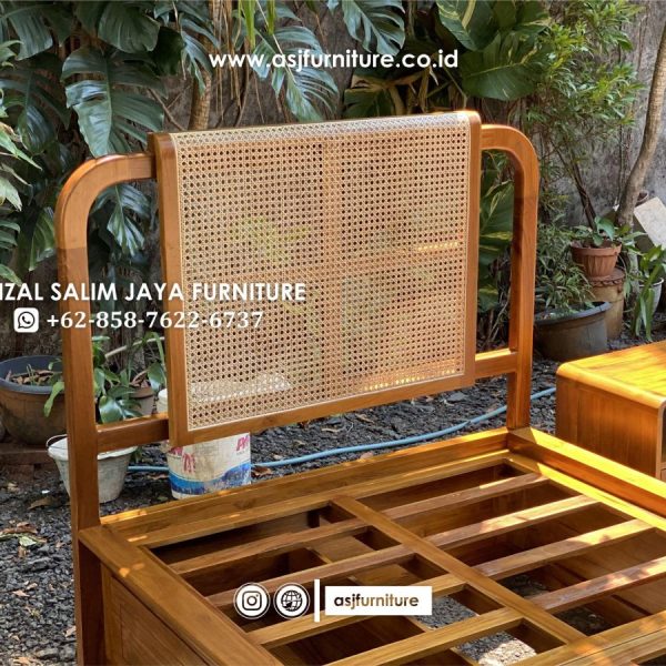 Ranjang Tidur Jati Sandaran Rotan Minimalis