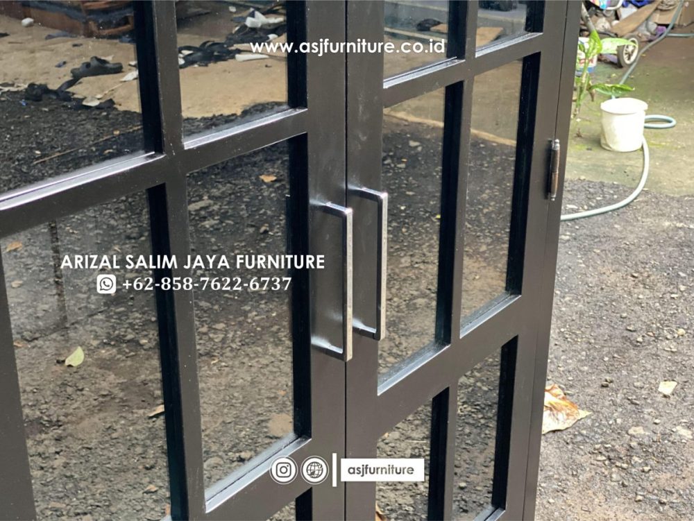 Lemari Hias Pajangan 2 Pintu Kaca Minimalis