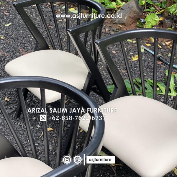 Kursi Makan Duco Hitam Jari Jari Modern