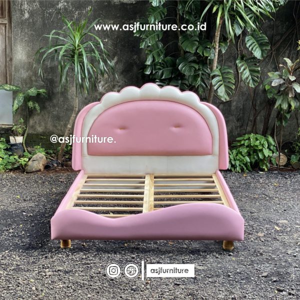 Tempat Tidur Anak Pink Sandaran Busa Shabby Minimalis