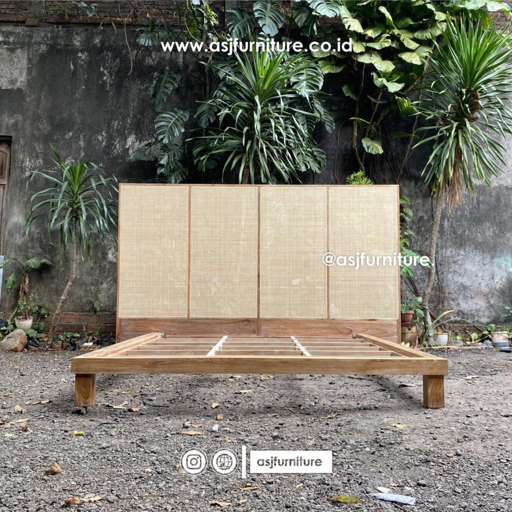 Ranjang Tidur Kayu Jati Rustic Solid Sandaran Tinggi Rotan Mewah