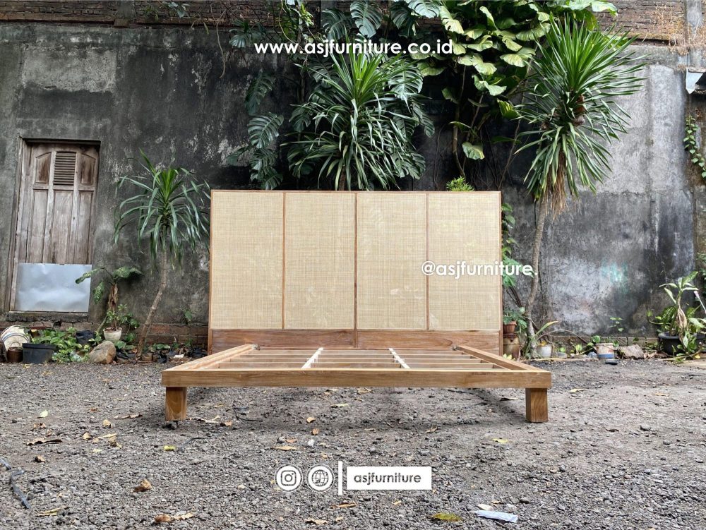 Ranjang Tidur Kayu Jati Rustic Solid Sandaran Tinggi Rotan Mewah