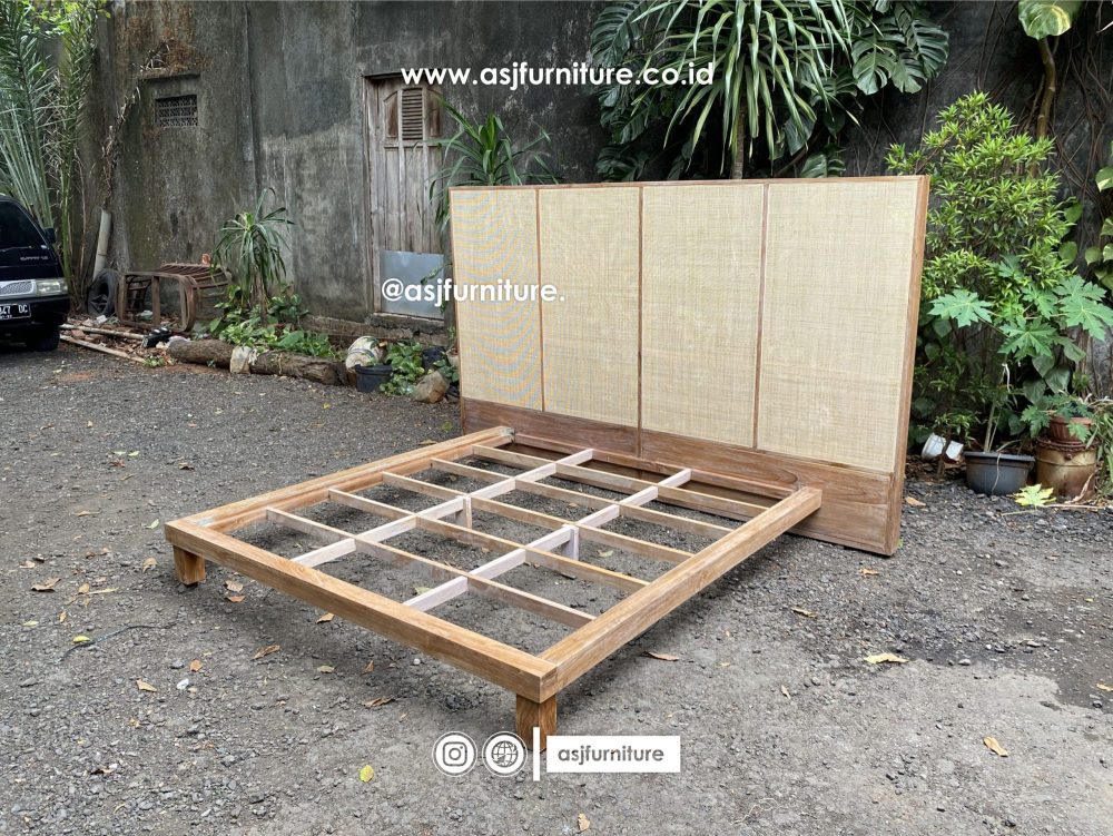 Ranjang Tidur Kayu Jati Rustic Solid Sandaran Tinggi Rotan Mewah