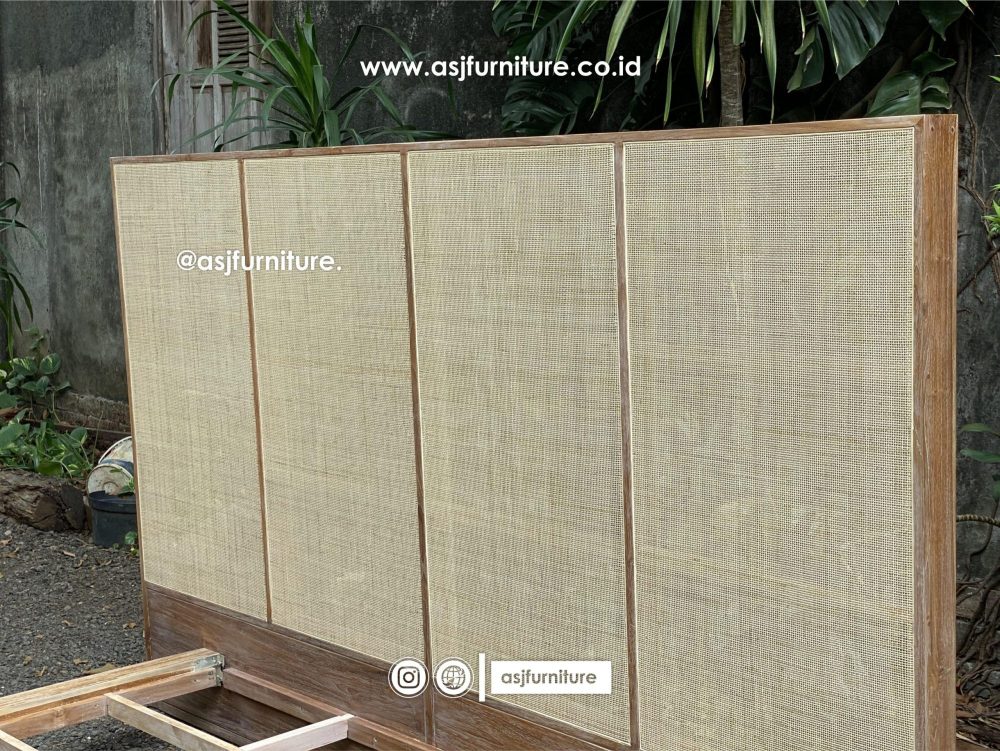 Ranjang Tidur Kayu Jati Rustic Solid Sandaran Tinggi Rotan Mewah