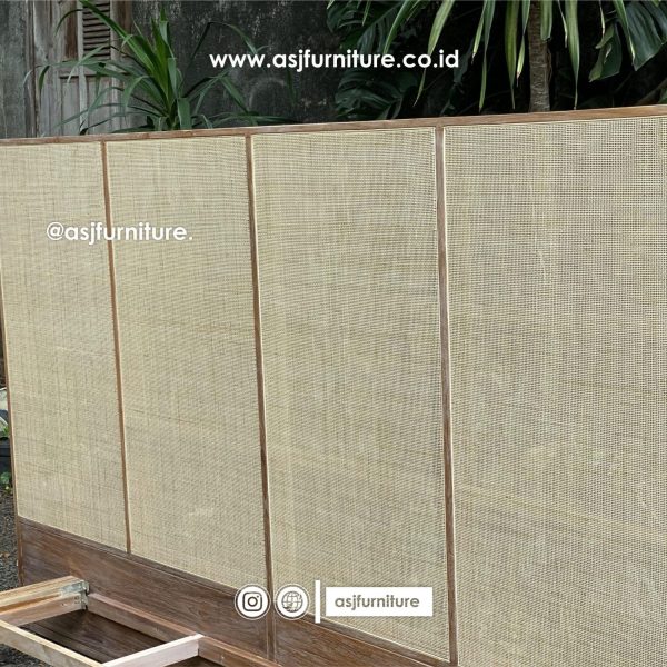 Ranjang Tidur Kayu Jati Rustic Solid Sandaran Tinggi Rotan Mewah