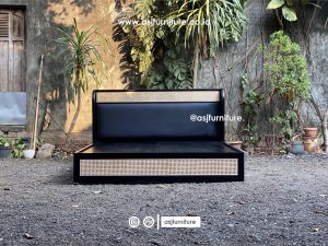 Dipan Tidur Jati Rotan Hitam Laci Modern Minimalis