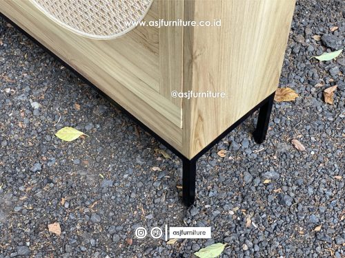Tempat Rak Sepatu Jati Rotan Kaki Besi Hitam Modern