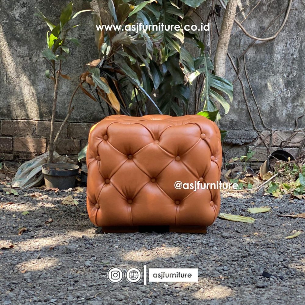 Kursi Stool Kulit Sapi Chester Klasik Mewah