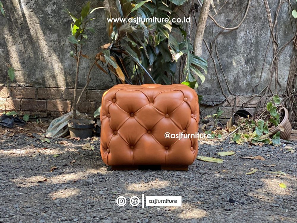 Kursi Stool Kulit Sapi Chester Klasik Mewah